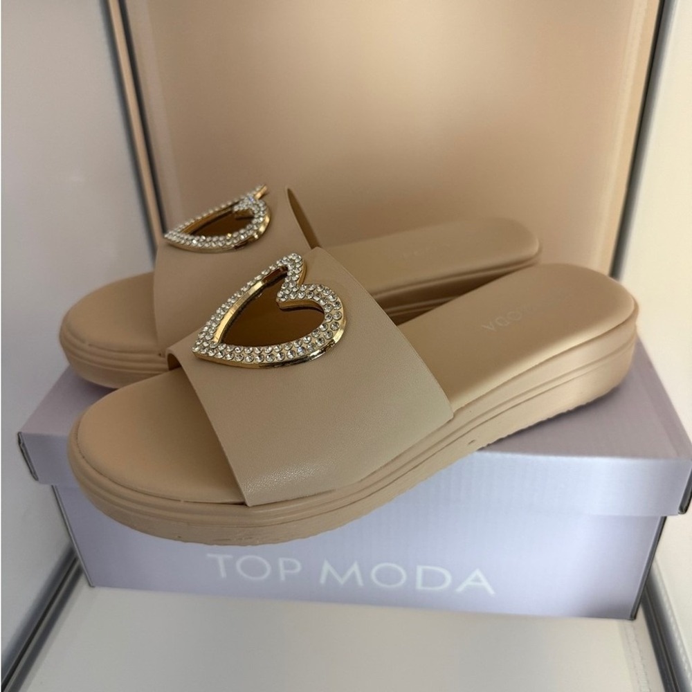 Top Moda Women's Heart Shape Platform Sandals Nude Size 6